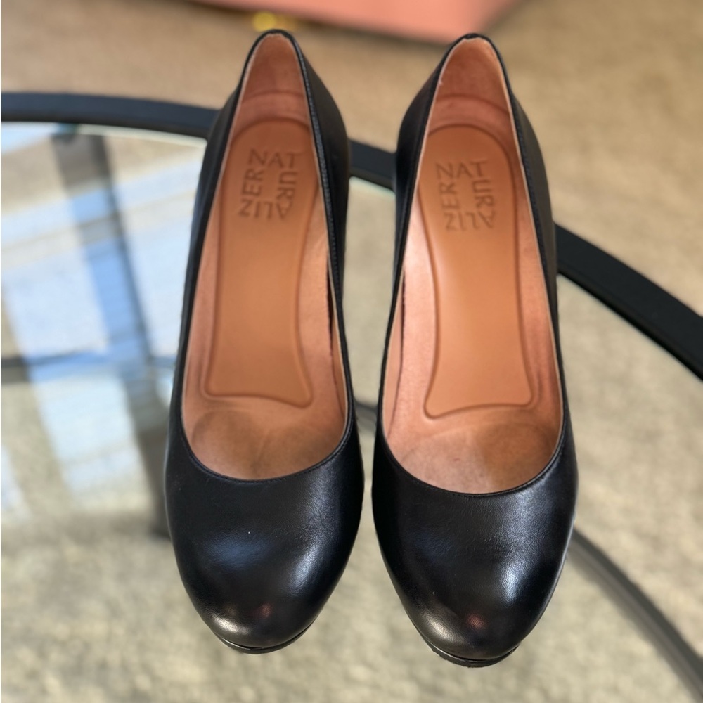 Naturalizer all-day pump with walkable heel.